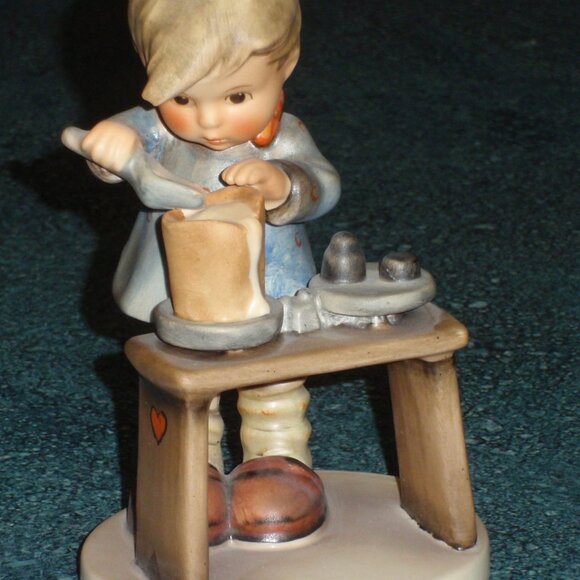 "A Fair Measure" Goebel Hummel Figurine #345 TMK5 ULTRA RARE EYES OPEN VERSION! - Picture 7 of 9